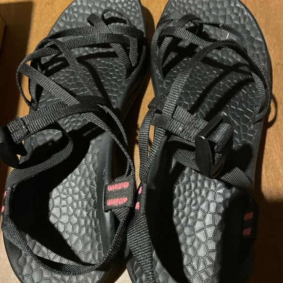 Women’s Double Strap Updraft Chacos - Picture 2 of 6